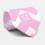 Cravate Zigzags roses avec le monogramme fait sur commande (Roulé)