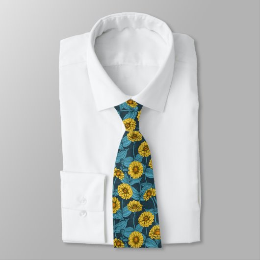 Cravate Zinnias jaune sur bleu foncé (Attaché)