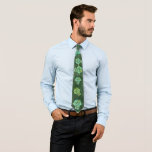 Cravate Zombie Monster Halloween Office Professionnel<br><div class="desc">Cravate amusante pour le mois d'octobre ou ceux qui aiment l'humour Zombie. Vert pas si effrayant motif Zombie. Couleurs vertes. Idéal pour un tueur,  joueur et professionnel Zombie.</div>