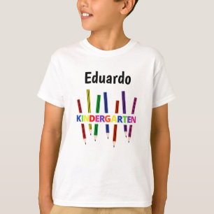 Crayons colorés T-shirt garçon de jardin d'enfants