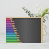 Crayons Sur Un Tableau Invitations (Debout devant)