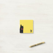 Crazy Cat Lady - Zwarte kat met Stropdas met rode  Post-it® Notes (Op bureau)