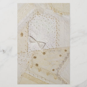 Cream and White Patchwork Design Briefpapier