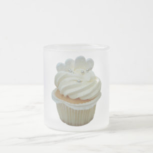 Cream cupcake met mok van hartenglas