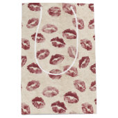 Cream Red Lips Kisses Romantic Valentine's Day Medium Cadeauzakje (Voorkant)