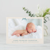 Cream Simple Blue Bow Foto baby Geboorte Aankondiging (Staand voorkant)