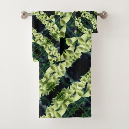 Creamy Foxglove Flower Abstract Pattern Bad Handdoek (Insitu)