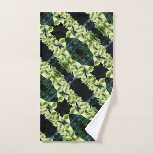 Creamy Foxglove Flower Abstract Pattern Bad Handdoek (Handdoek)