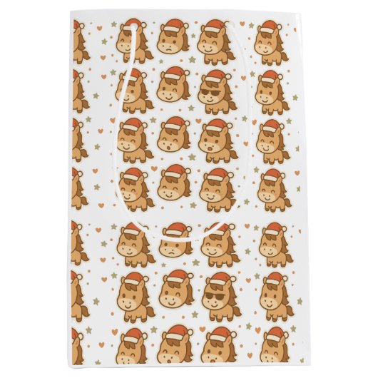Create a cute horse wearing a tiny Christmas hat Medium Cadeauzakje (Voorkant)