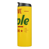 Creatieve mensen ontwerpen thermosbeker (Geroteerd rechts)