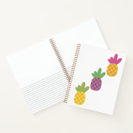 Creatieve schets van ananas en voering notitieboek