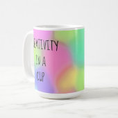 Créativité dans une tasse de café colorée (Devant gauche)