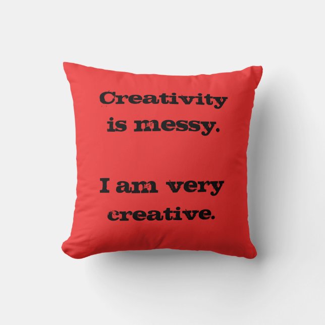 Creativiteit is Messy. Rood Sierkussen (Voorkant)