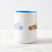 Créatures mignonnes et duveteuses sur un mug (Centre)