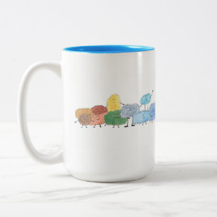 Créatures mignonnes et duveteuses sur un mug