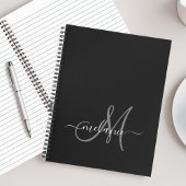Creëer uw eigen aangepaste monogram en naamscript notitieboek