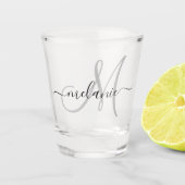 Creëer uw eigen aangepaste monogram en naamscript shot glas (Voorkant)