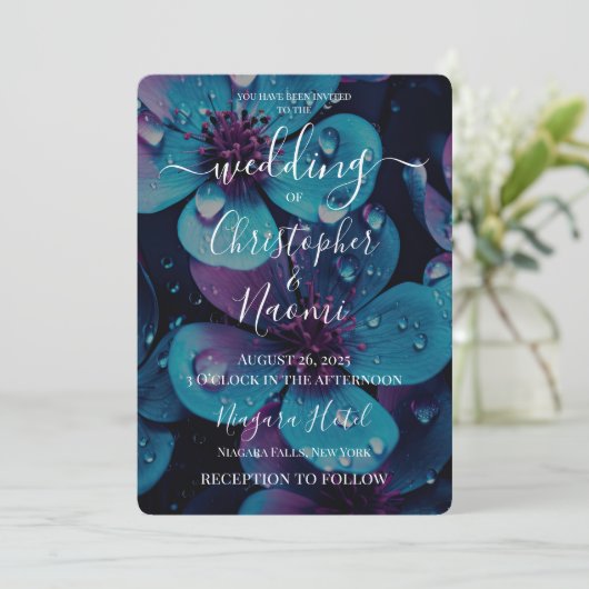 Creëer uw eigen levendige blauwe en paarse bloemen kaart (Staand voorkant)