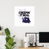 Creepin It Real Funny Halloween Spider Pun Poster (Thuiskantoor)