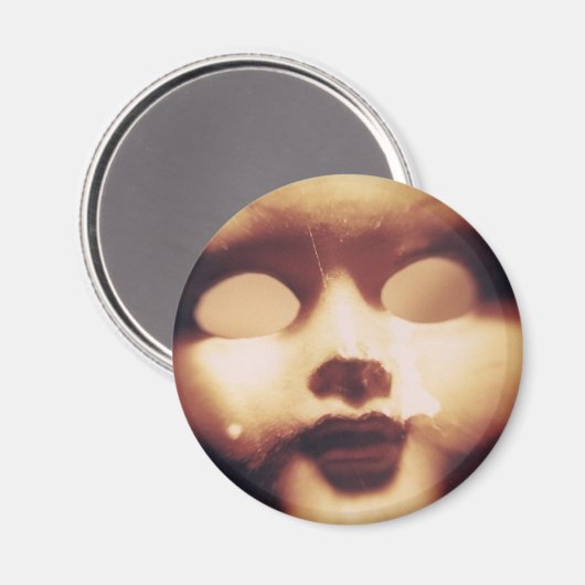 Creepy Doll Magneet (Voorkant / Achterkant)