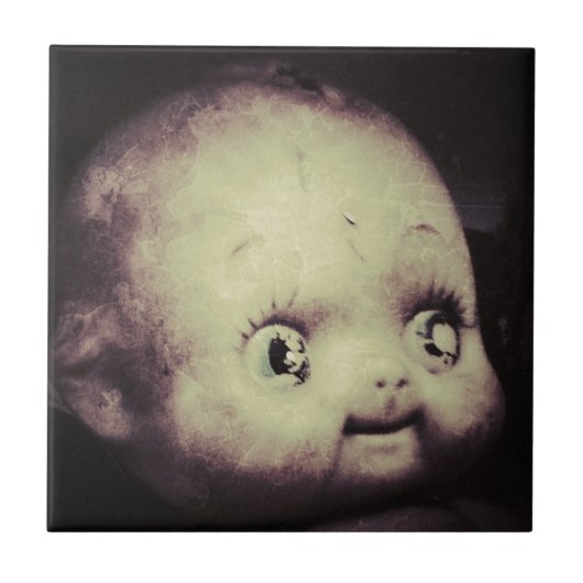 Creepy Doll Tegeltje (Voorkant)