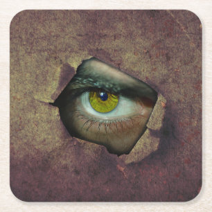 Creepy Eye Peking through a Hole in Wall Vierkante Kartonnen Onderzetter