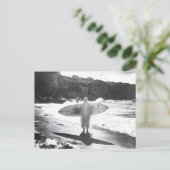 Creepy  Ghost op zomerstrand met surf Briefkaart (Staand voorkant)