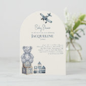 Crème & Blauwe Baby Speelgoed Boog Baby Shower Kaart (Staand voorkant)