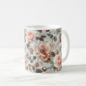 Crème bloemen met grijze bladeren op een lichtgrij koffiemok (Voorkant rechts)