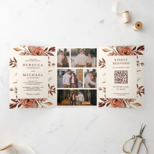 Crème en Terracotta Floral QR Code Weddenschap Drieluik Uitnodiging (Binnen)