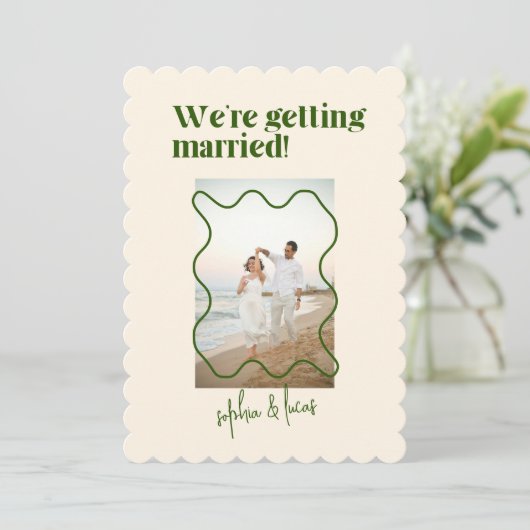 Crème et vert Simple Faire-part de mariage moderne (Debout devant)