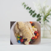 crème glacée avec bonbons carte postale (Debout devant)