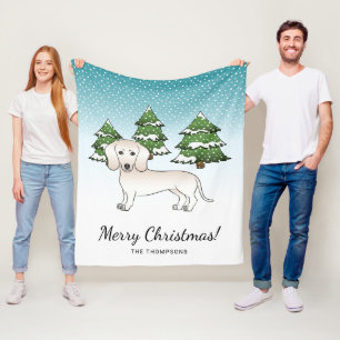 Crème gladharige dachshondhond in winterbos fleece deken