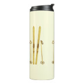 Crème ski's en palen |  ski-illustratie thermosbeker (Gedraaid links)