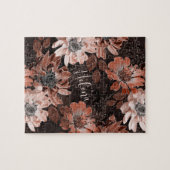 Crème, teracote bloemen op een donkerbruine achter legpuzzel (Horizontaal)