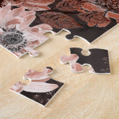 Crème, teracote bloemen op een donkerbruine achter legpuzzel (Zijkant)