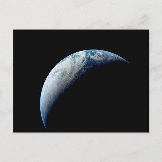 Crescent Earth genomen van de Apollo 4 missie. Briefkaart (Voorkant)