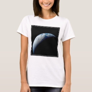 Crescent Earth genomen van de Apollo 4 missie. T-shirt
