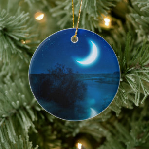 Crescent maan over rivier in valley keramisch ornament