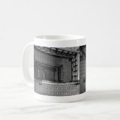 Crescent Stairwell Grayscale café Mug (Devant gauche)