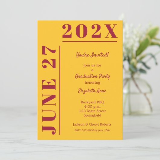 Crimson and Gold Graduation Party Kaart (Staand voorkant)