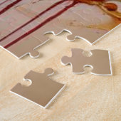 Crimson Gloss: Bold Red Lips & Liquid Gold Legpuzzel (Zijkant)