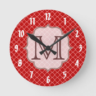 Crimson Red Quarfoil Latti Monogramme Horloge mura