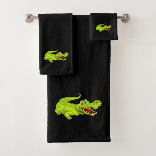 Crocodile mignon sur serviette de bain noire (En situation)