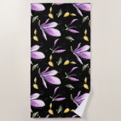 Crocus violet sur serviette de plage noire (Devant)