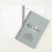 Croire Script 2024 Nom Monogramme Sage initial (Devant avec enveloppe)