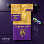 Croix catholique romantique d'or avec aspect feuil