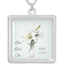 Croix commémorative personnalisée et collier Lily