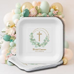 Croix d'or de la première communion d'Eucalyptus<br><div class="desc">Une croix de parties scintillant en faux or et une couronne feuille d'eucalyptus mettent en surbrillance ces plaques de papier avec votre texte en lettres chic. Parfait pour le baptême,  le baptême ou la première communion de votre enfant. Objets CORRESPONDANTS disponibles dans notre magasin.</div>