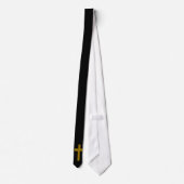 croix en or sur une cravate noire (Dos)